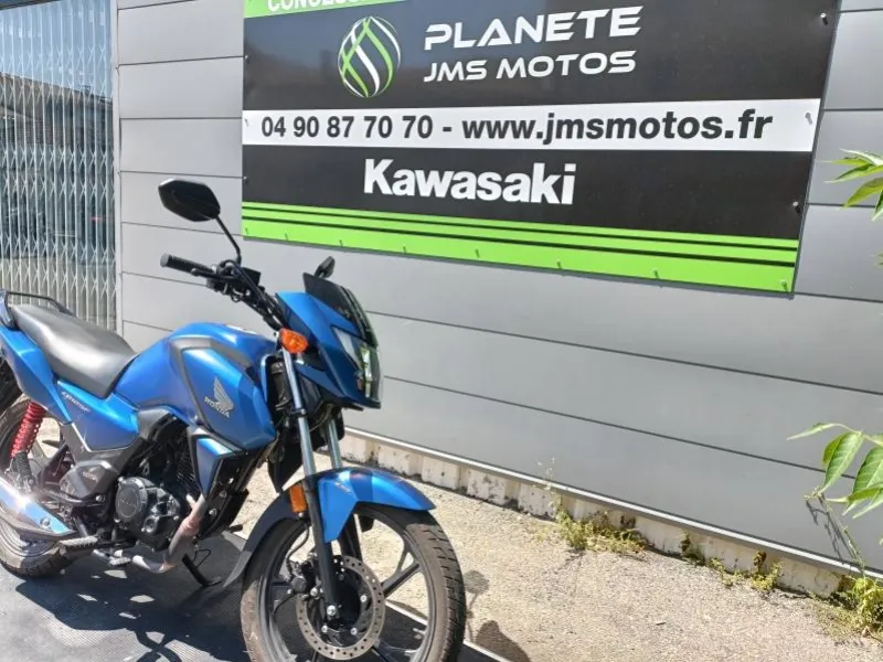 HONDA 125 F 1er main etat neuf a saisir