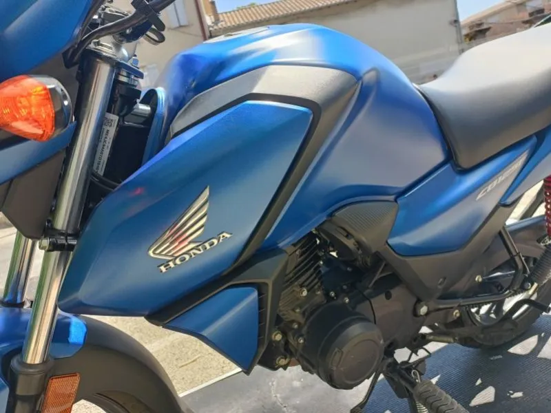 HONDA 125 F 1er main etat neuf a saisir