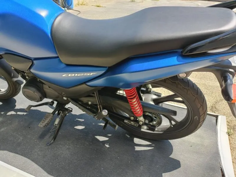 HONDA 125 F 1er main etat neuf a saisir