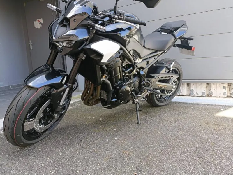 KAWASAKI Z 900 Noir 125 ch a saisir