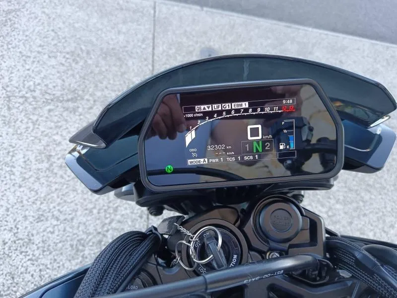 YAMAHA 1000 2024 + options.  MT10