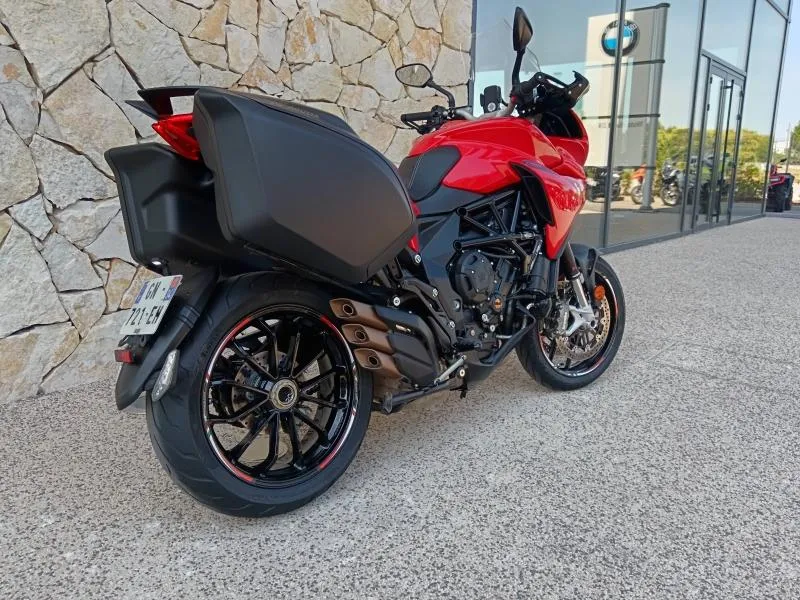 MV-AGUSTA Veloce 800 rosso + options