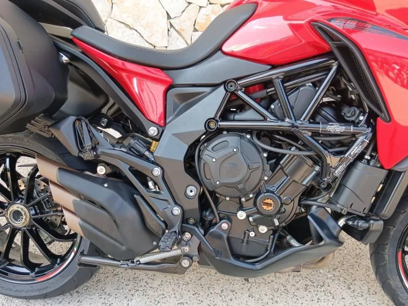 MV-AGUSTA Veloce 800 rosso + options