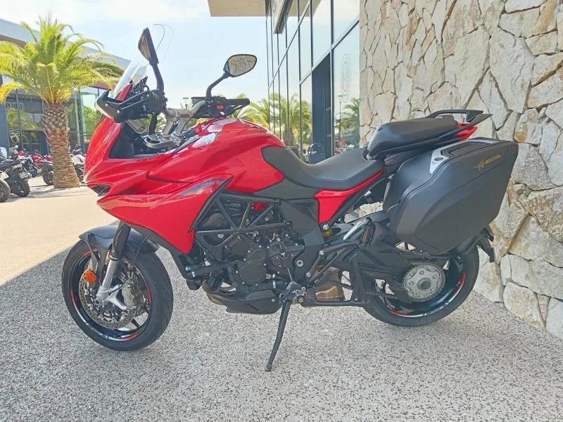 MV-AGUSTA Veloce 800 rosso + options