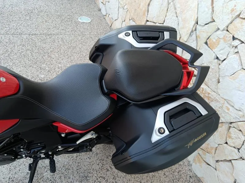 MV-AGUSTA Veloce 800 rosso + options