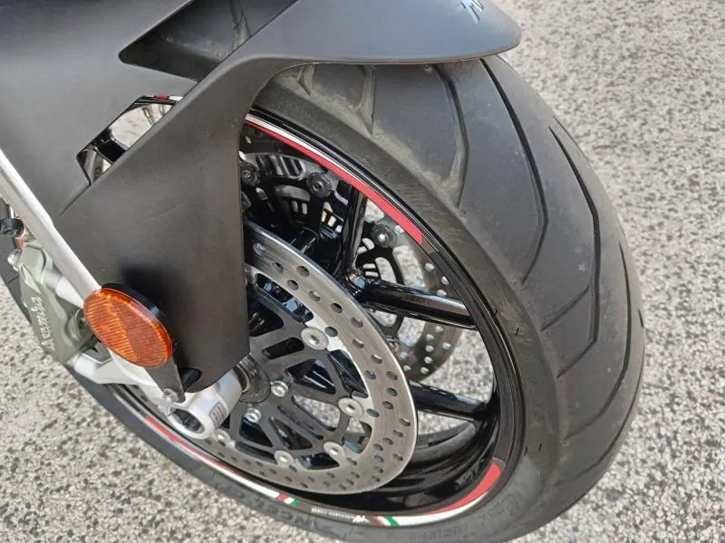 MV-AGUSTA Veloce 800 rosso + options