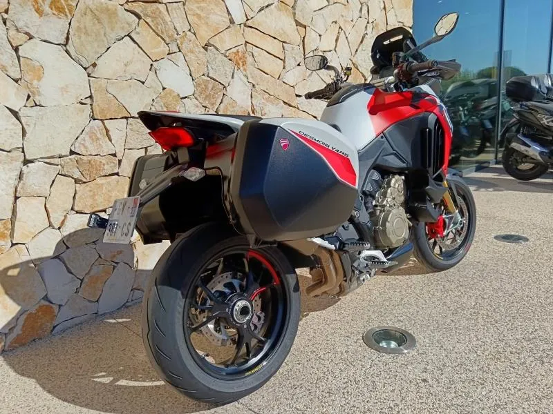 DUCATI V4 RS avec Top case et valises Ducati