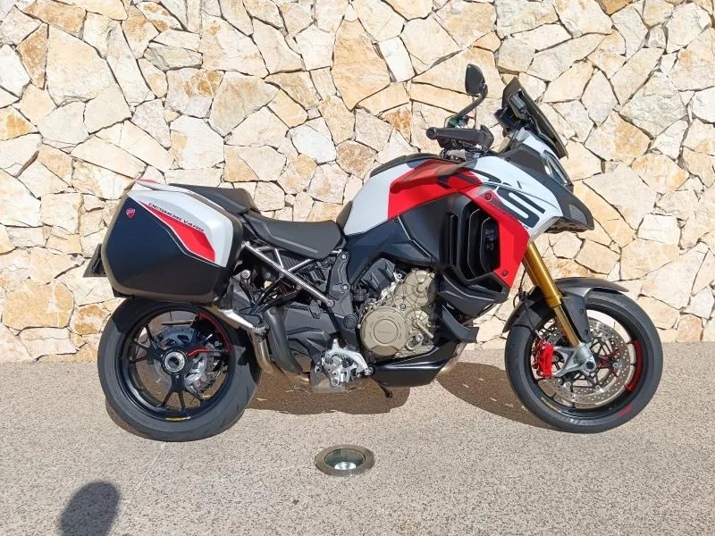 DUCATI V4 RS avec Top case et valises Ducati