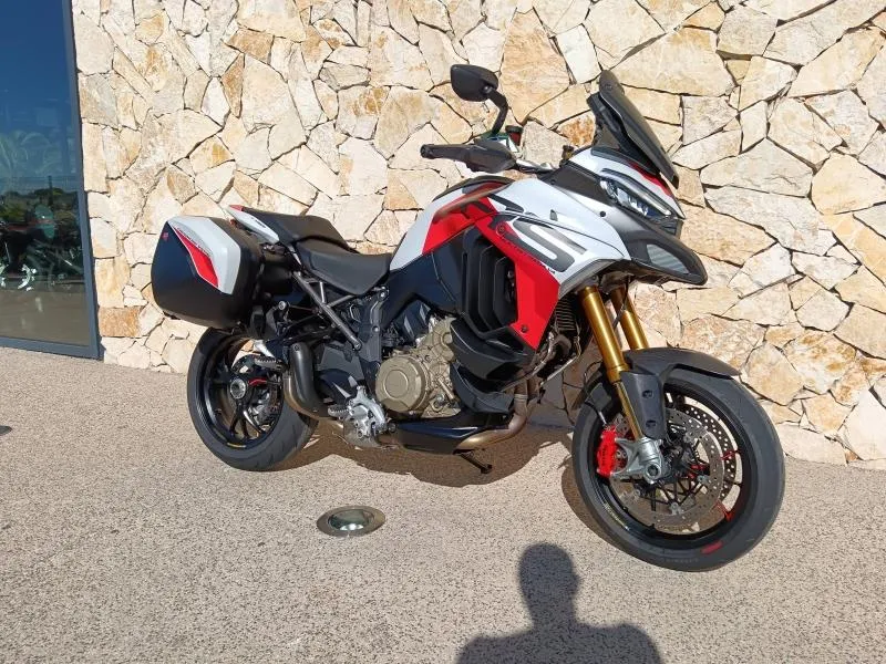 DUCATI V4 RS avec Top case et valises Ducati
