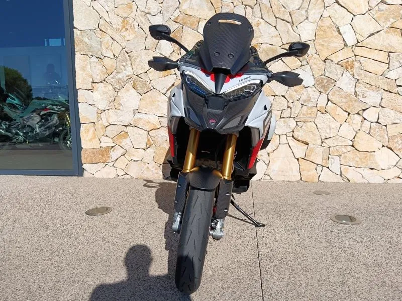 DUCATI V4 RS avec Top case et valises Ducati