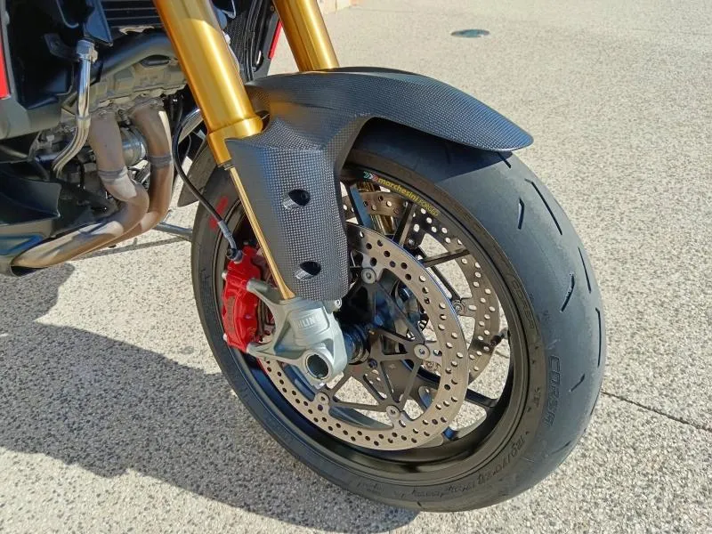 DUCATI V4 RS avec Top case et valises Ducati