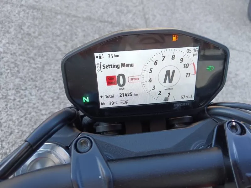 DUCATI Monster 937