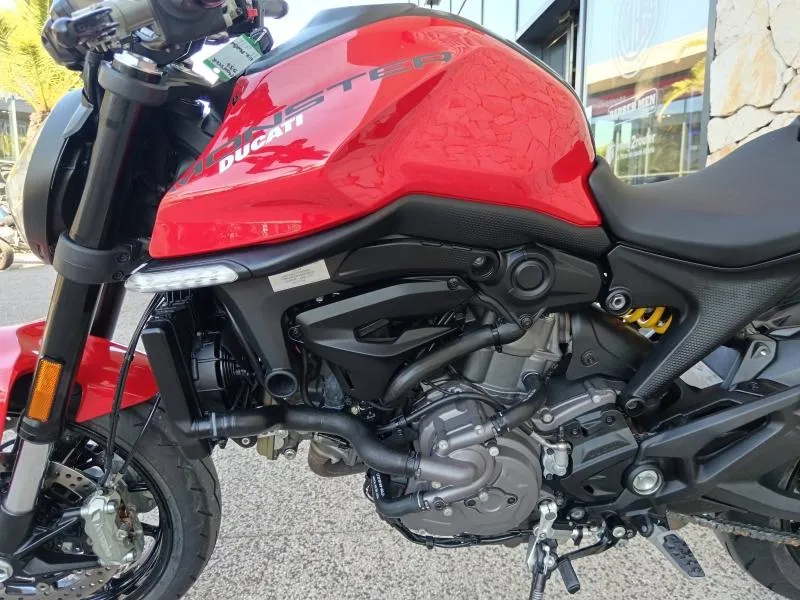 DUCATI Monster 937