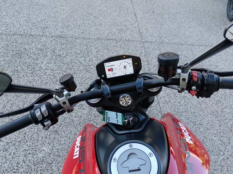 DUCATI Monster 937