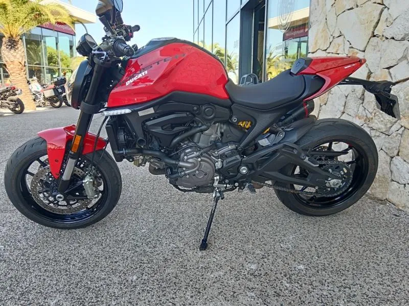 DUCATI Monster 937