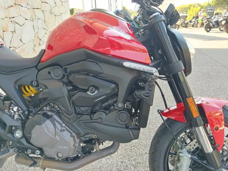 DUCATI Monster 937