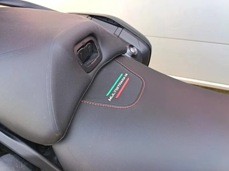 DUCATI Multistrada V4 S Travel & Radar 1ère main 4700 kms ! Ligne complète, Top case etc... gar