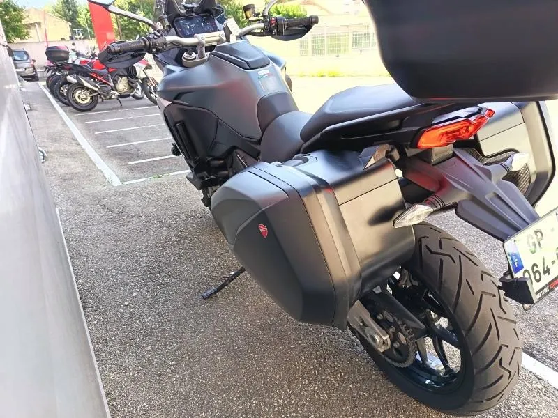 DUCATI Multistrada V4 S Travel & Radar 1ère main 4700 kms ! Ligne complète, Top case etc... gar