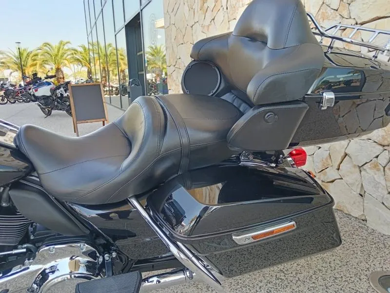 HARLEY-DAVIDSON 1868 Noir + pot