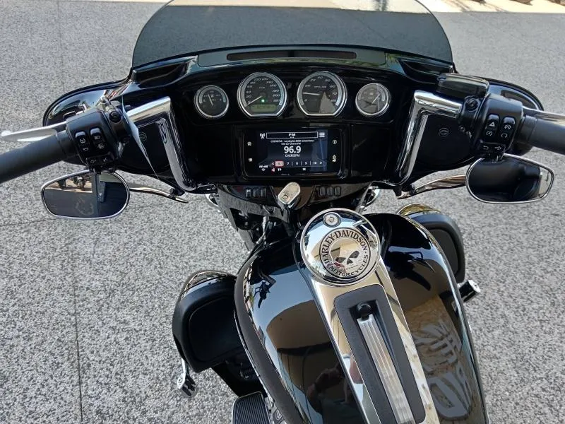 HARLEY-DAVIDSON 1868 Noir + pot