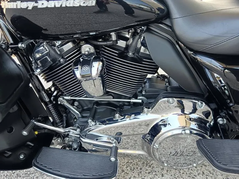 HARLEY-DAVIDSON 1868 Noir + pot