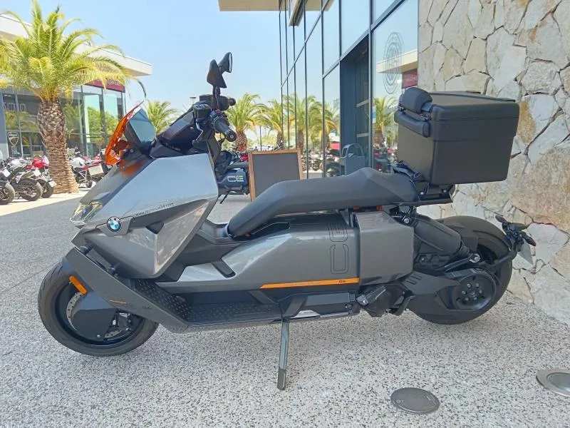 BMW CE04 15kw 20cv finition pro + top case