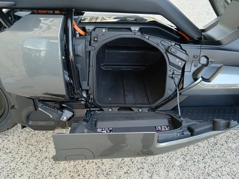 BMW CE04 15kw 20cv finition pro + top case