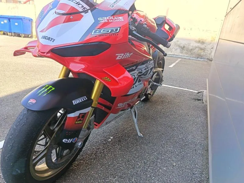 DUCATI Panigale V4 S mod 2025 1ère main- ligne complète