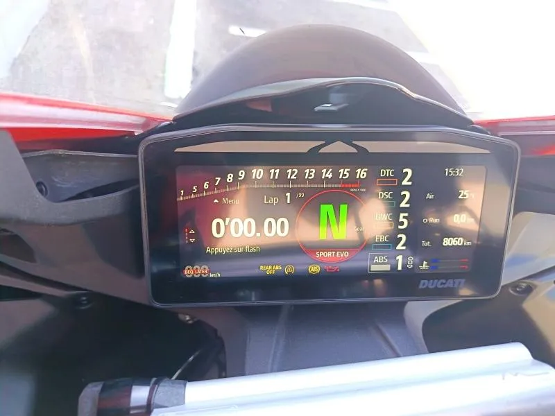 DUCATI Panigale V4 S mod 2025 1ère main- ligne complète