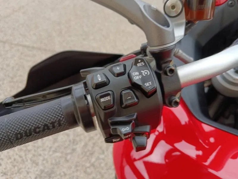 DUCATI V4 S 1160 Essential + options