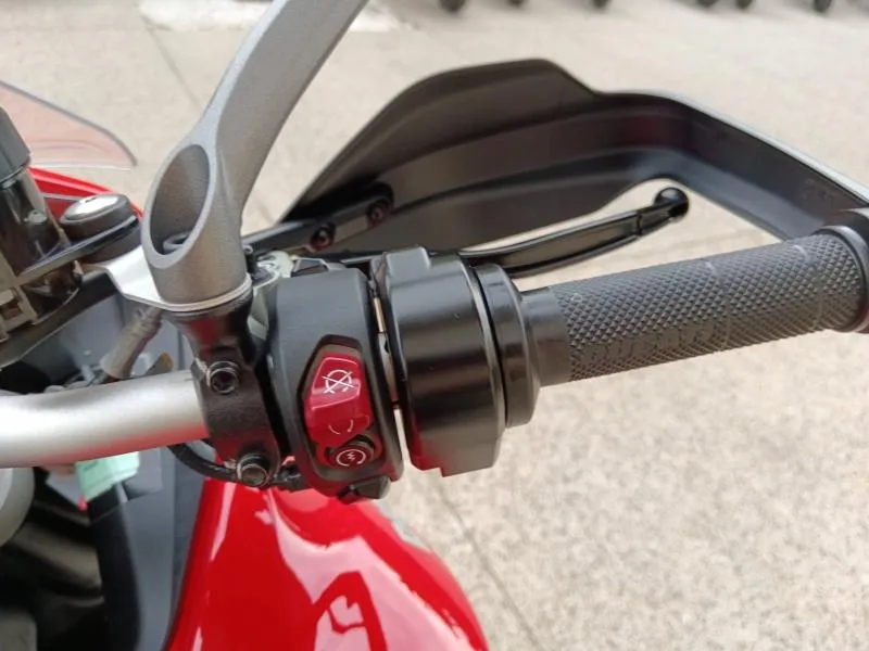 DUCATI V4 S 1160 Essential + options