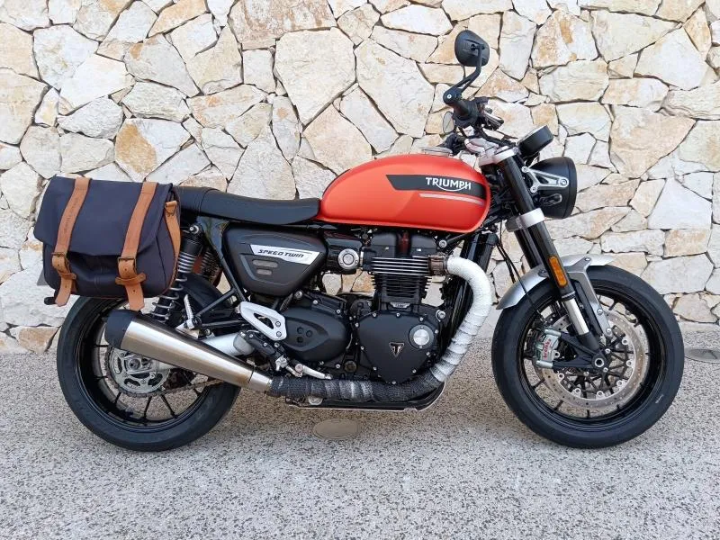 TRIUMPH Speed Twin 1200 + sacoches