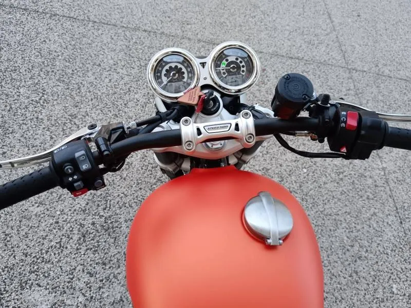 TRIUMPH Speed Twin 1200 + sacoches
