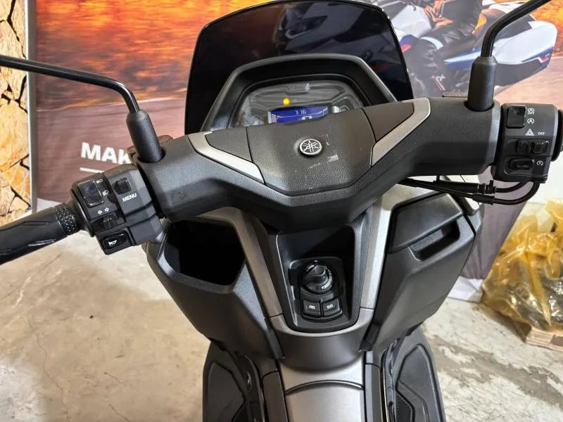 YAMAHA NMAX 125