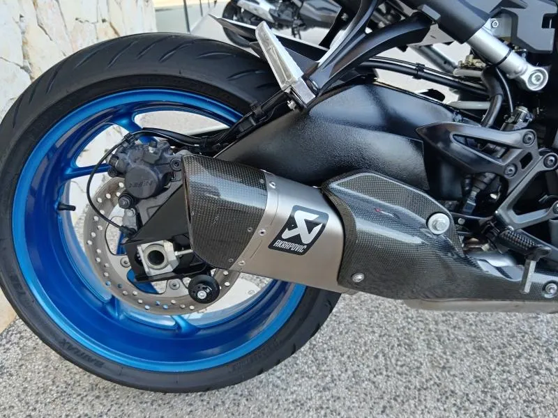 SUZUKI 1000 2023