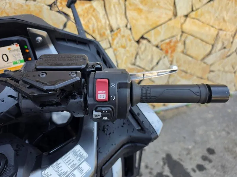 HONDA 750 2024