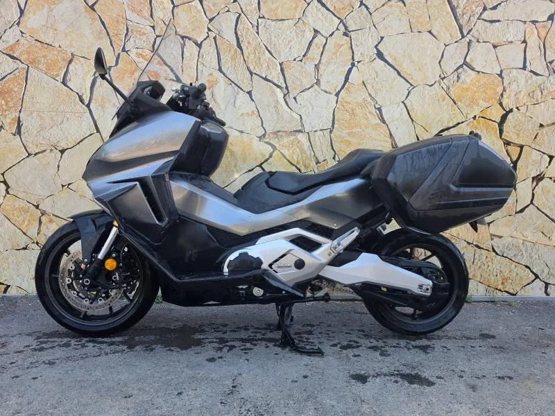 HONDA 750 2024