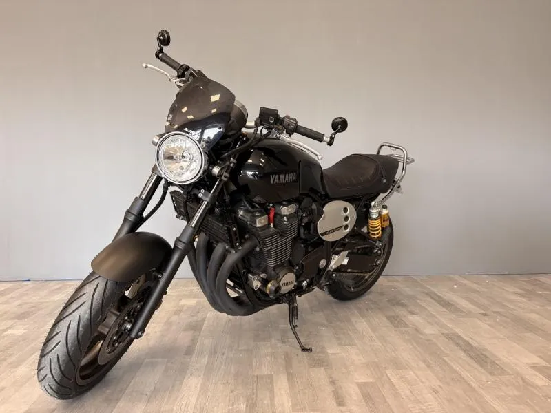 YAMAHA XJR 1300 2015