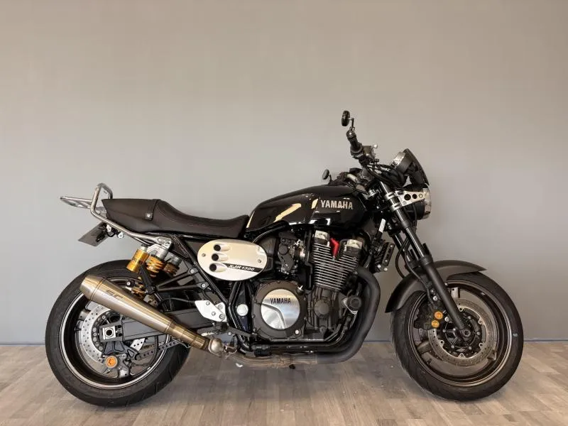 YAMAHA XJR 1300 2015