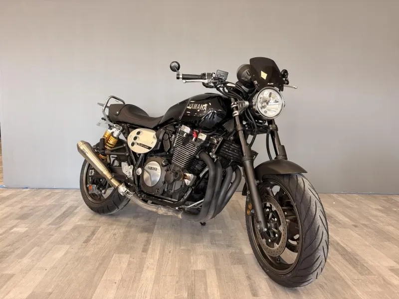YAMAHA XJR 1300 2015