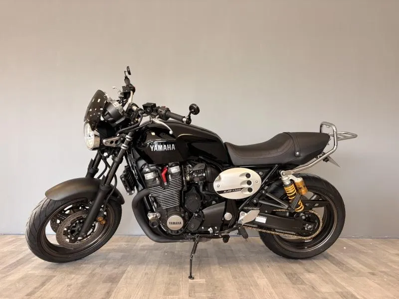 YAMAHA XJR 1300 2015