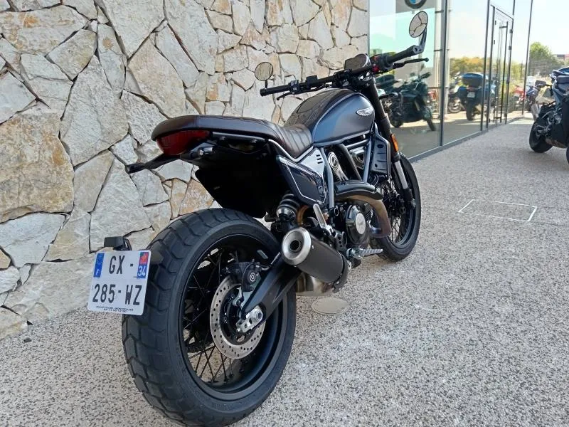 DUCATI 800 Nightshift