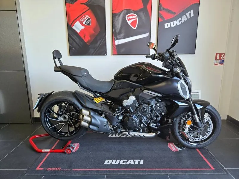 DUCATI V4
