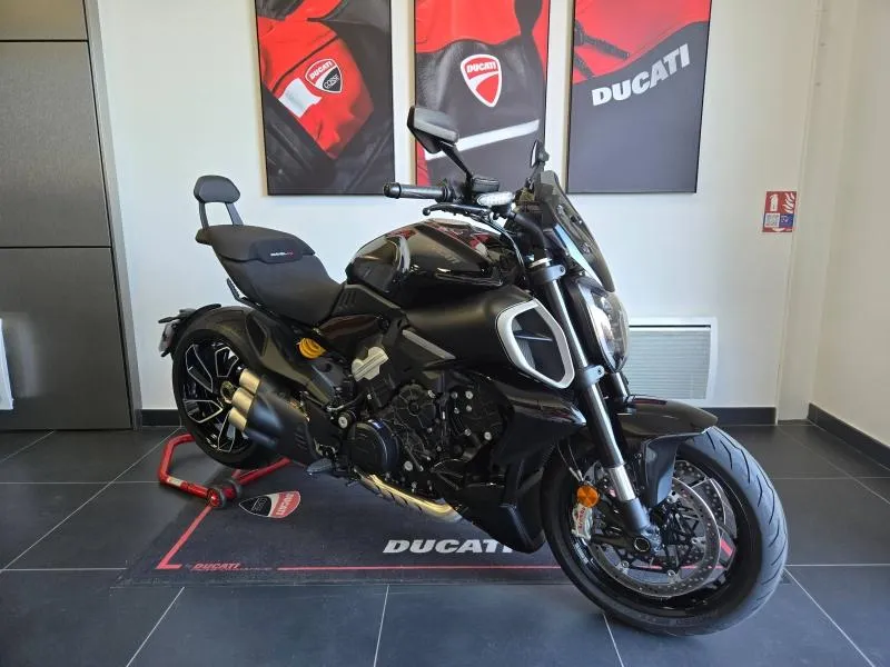 DUCATI V4