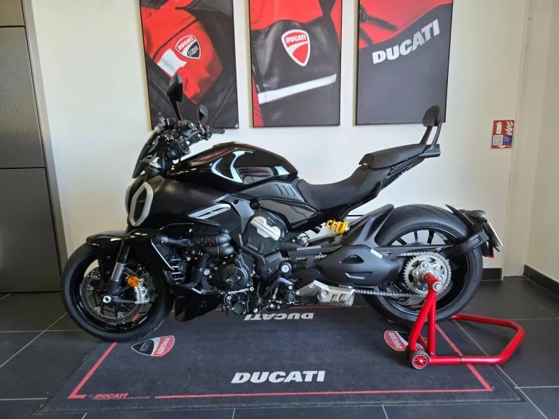 DUCATI V4