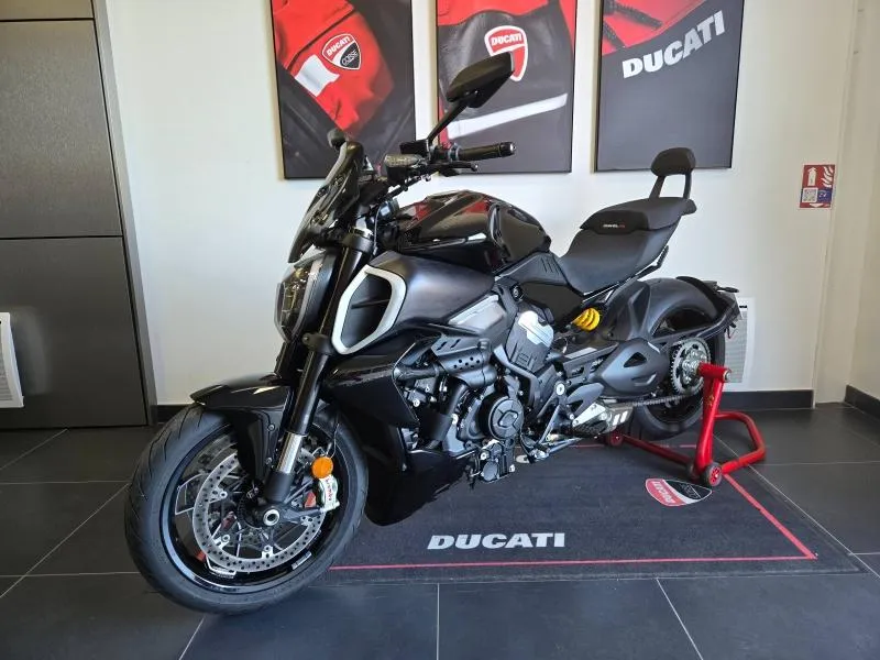 DUCATI V4