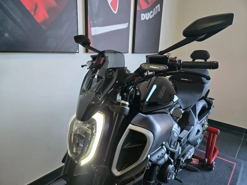DUCATI V4