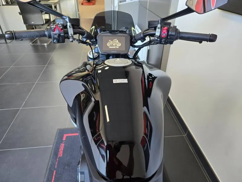 DUCATI V4