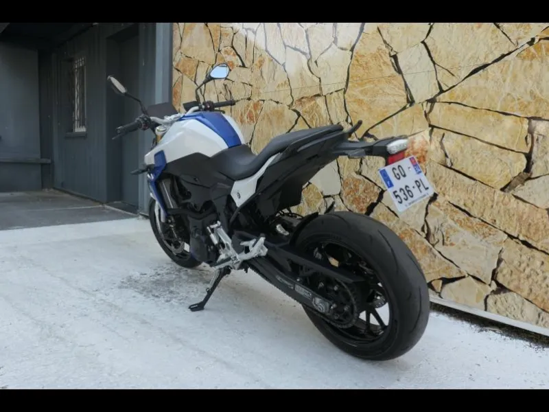 BMW 900 R 105 ch Style Sport + Shifter Pro