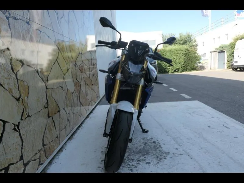 BMW 900 R 105 ch Style Sport + Shifter Pro